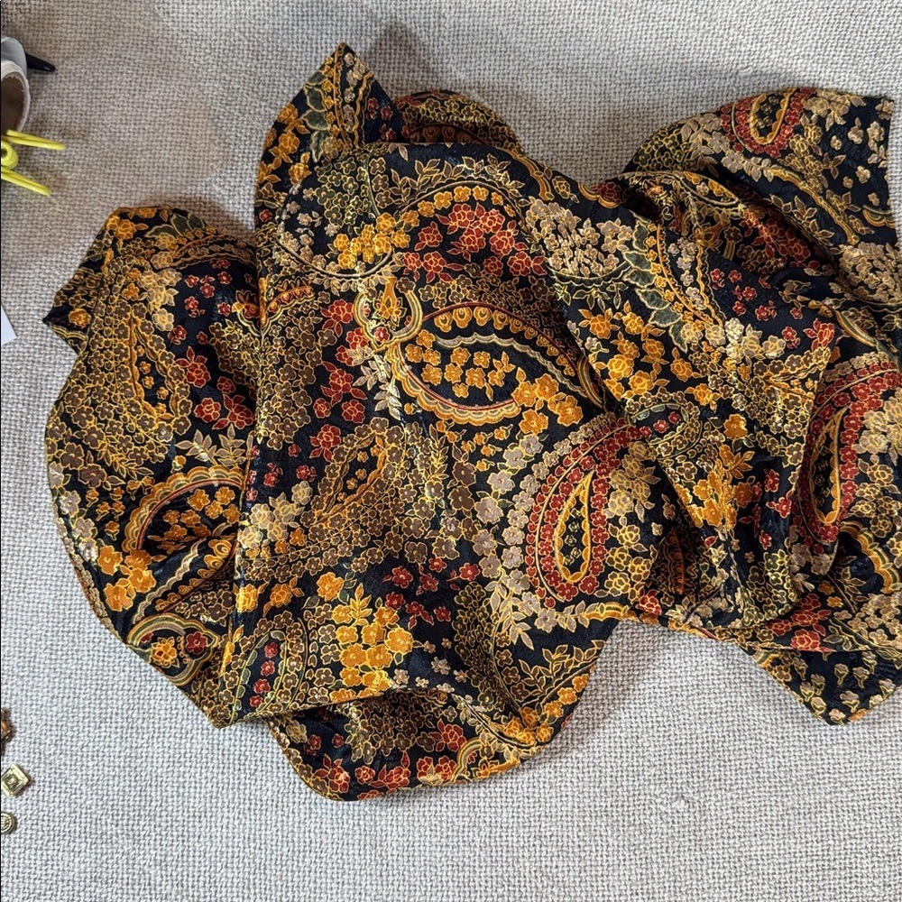 Vintage Accessories Bundle‎ – Satin Scarf, Cotton Gloves & 3 Carved Bangles